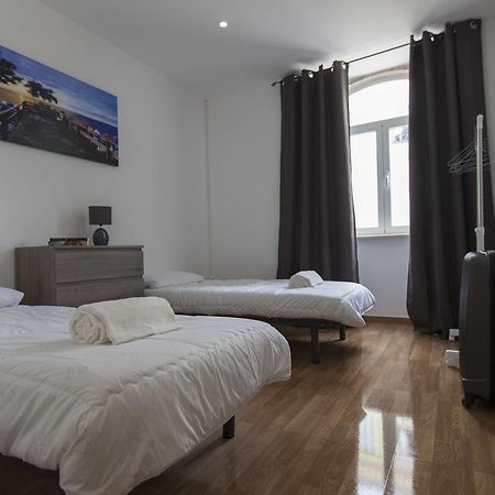 Guest House First Floor Lagos Exterior foto